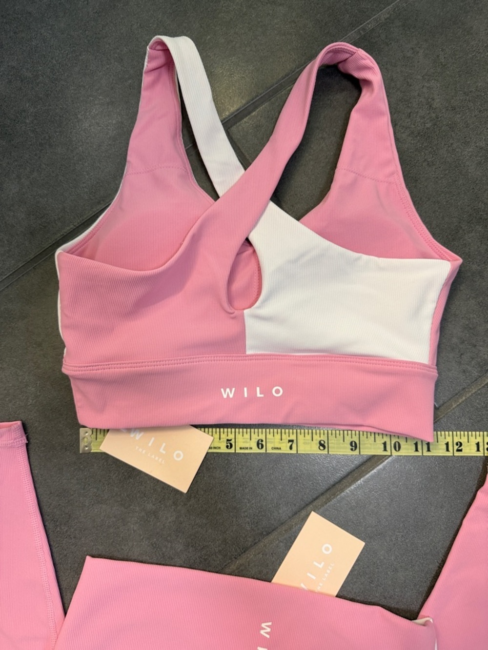 Wilo Women's Pink V Colorblock Active Leggings & Sports Bra Set - Picture 4 of 12